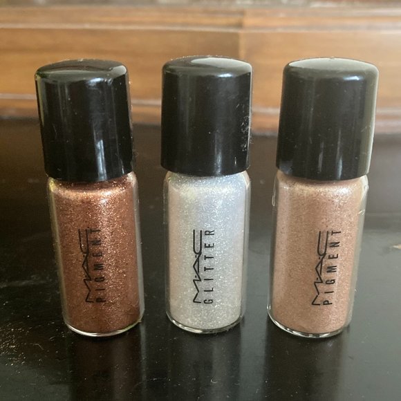 Two MAC Pigments